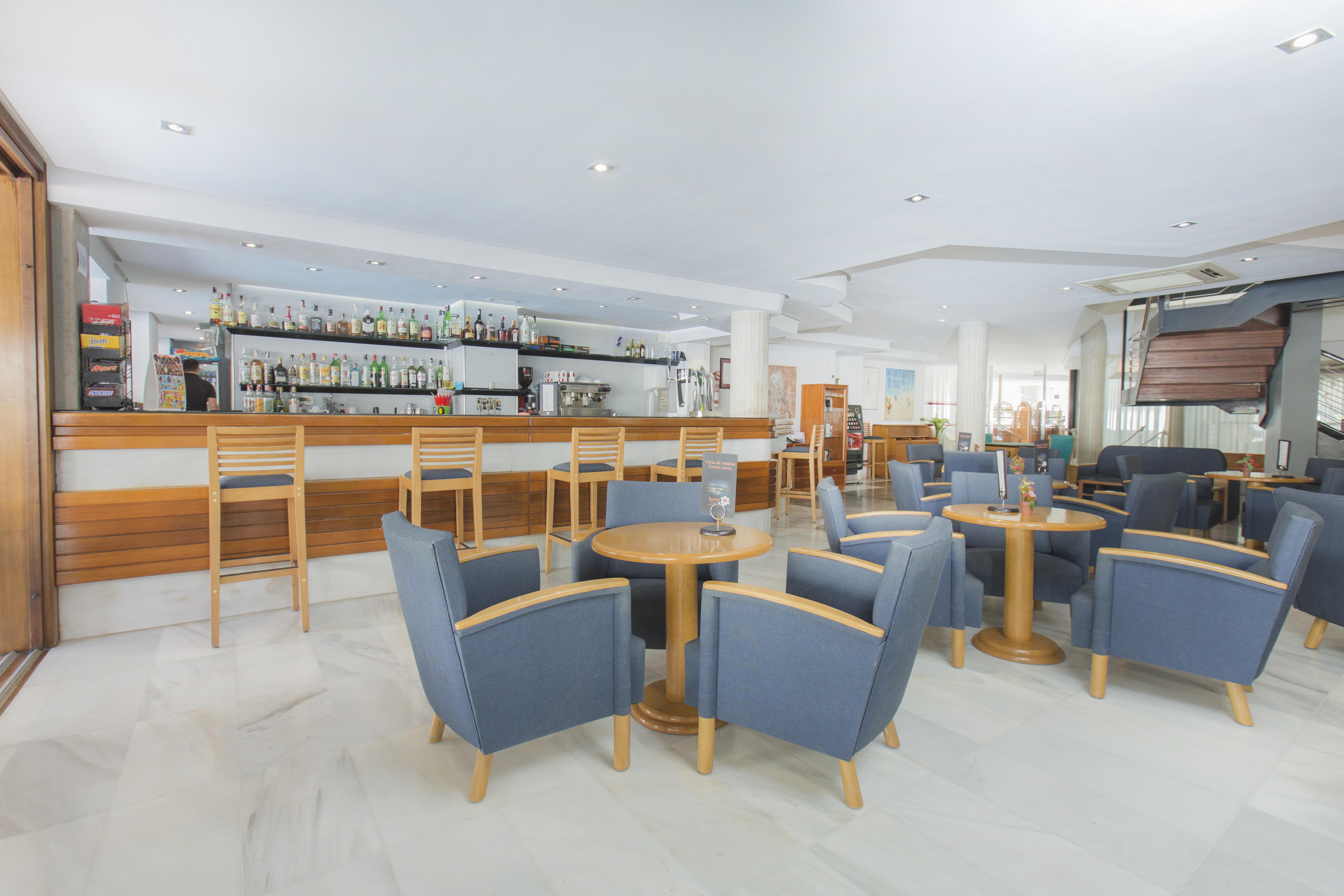 Flora Aparthotel 3*