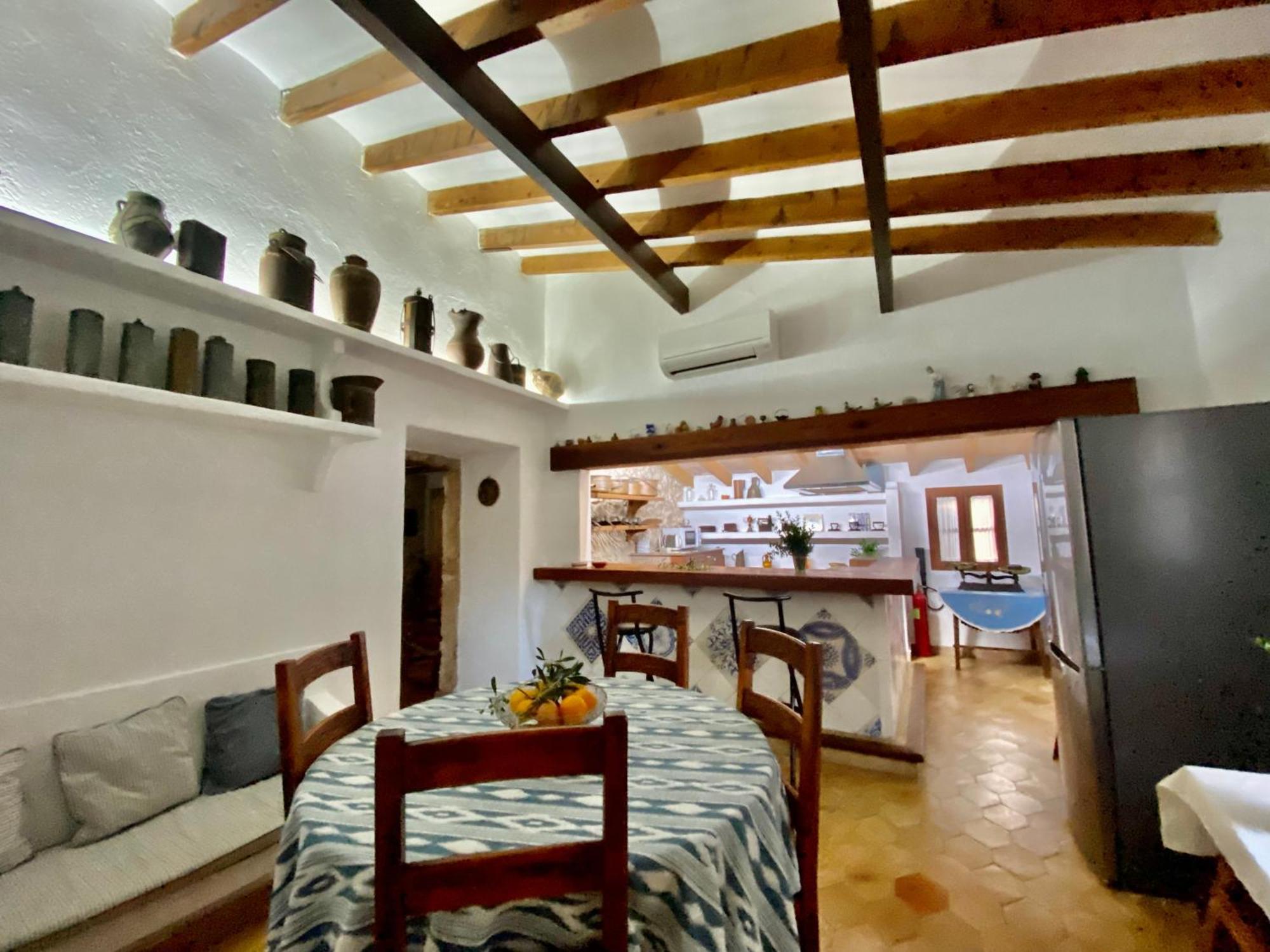Puerto De Pollensa Villa: Mountain Retreat Near Apartamento *