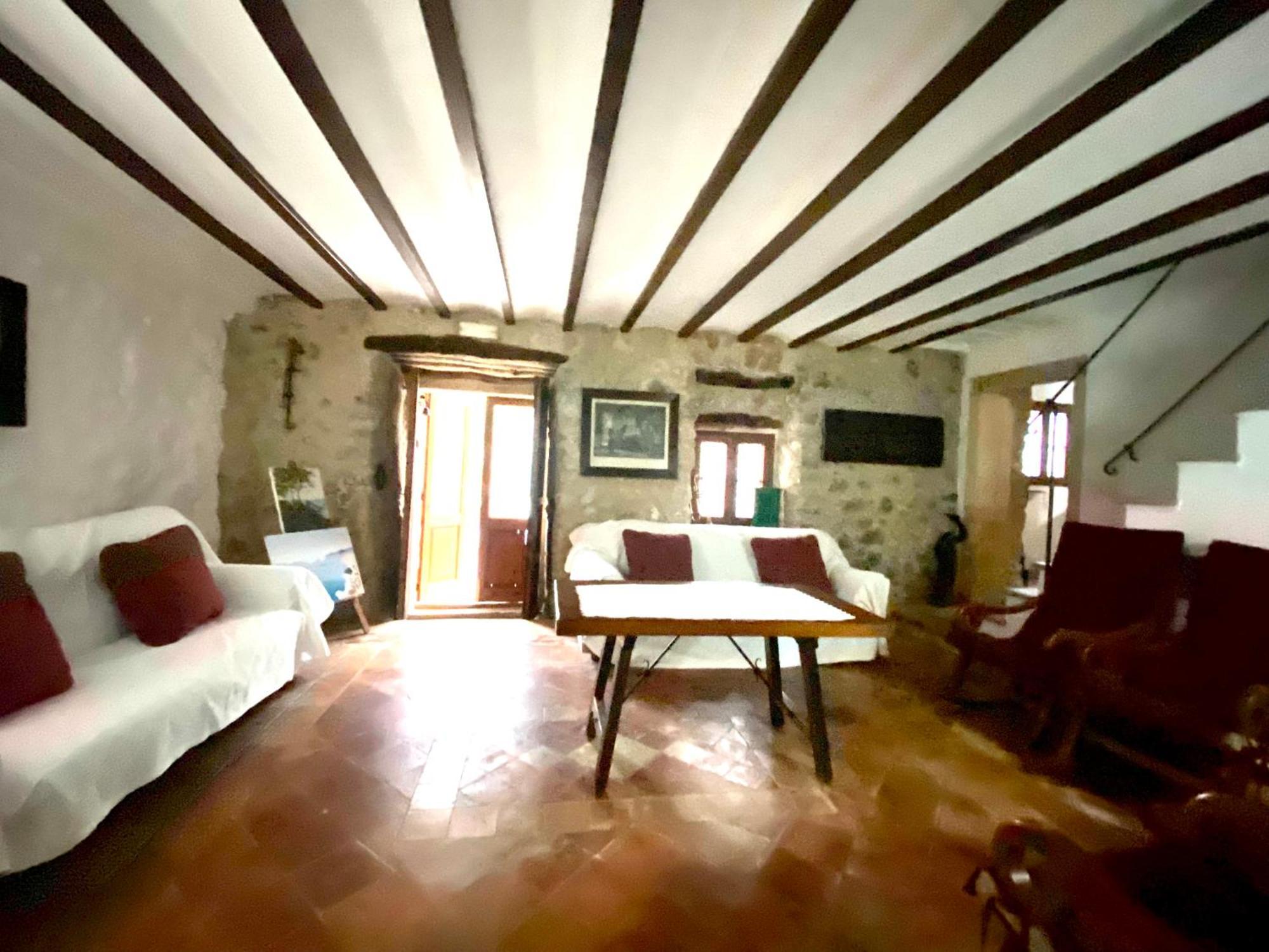 Puerto De Pollensa Villa: Mountain Retreat Near