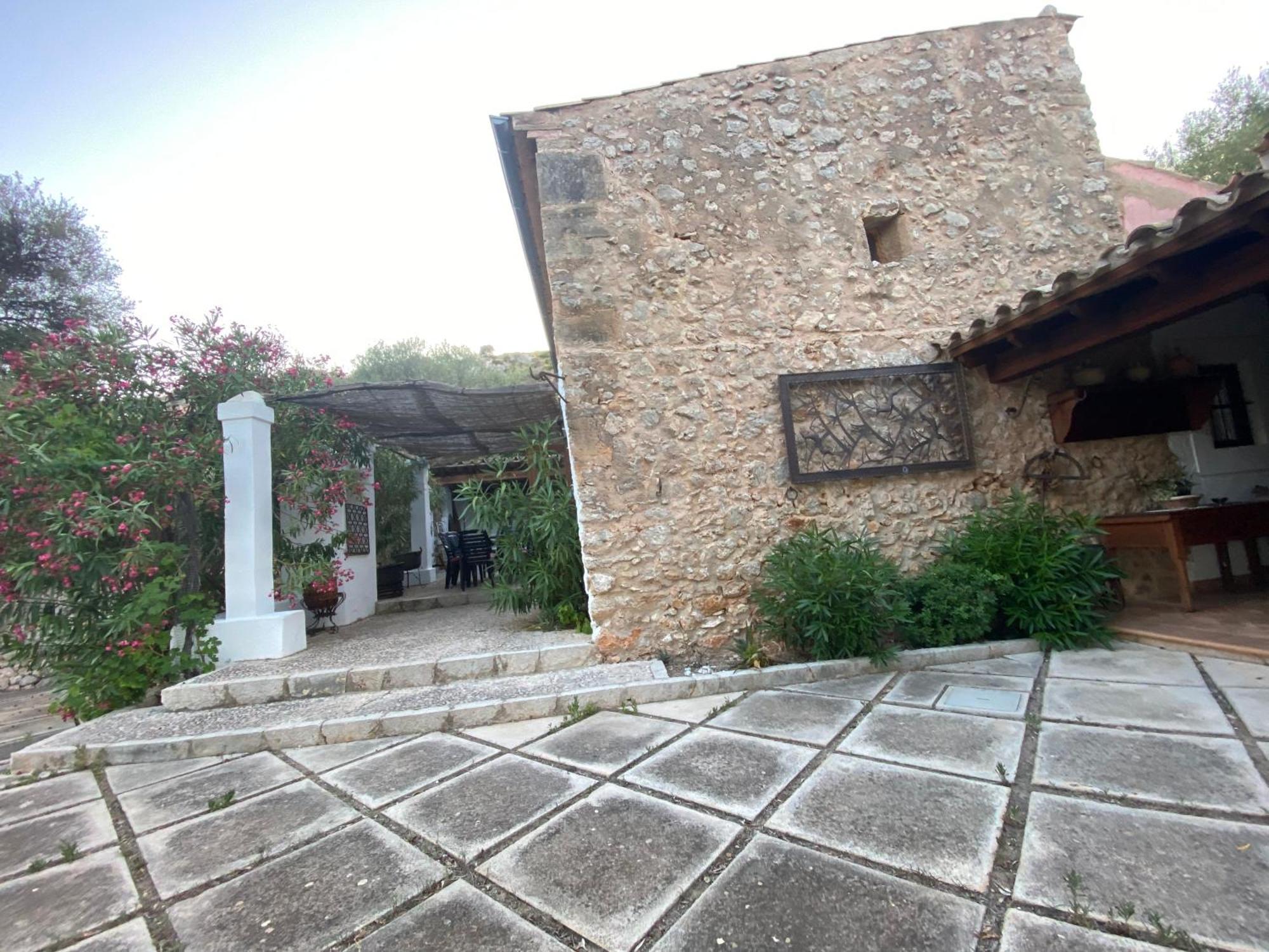 Puerto De Pollensa Villa: Mountain Retreat Near Port de Pollença