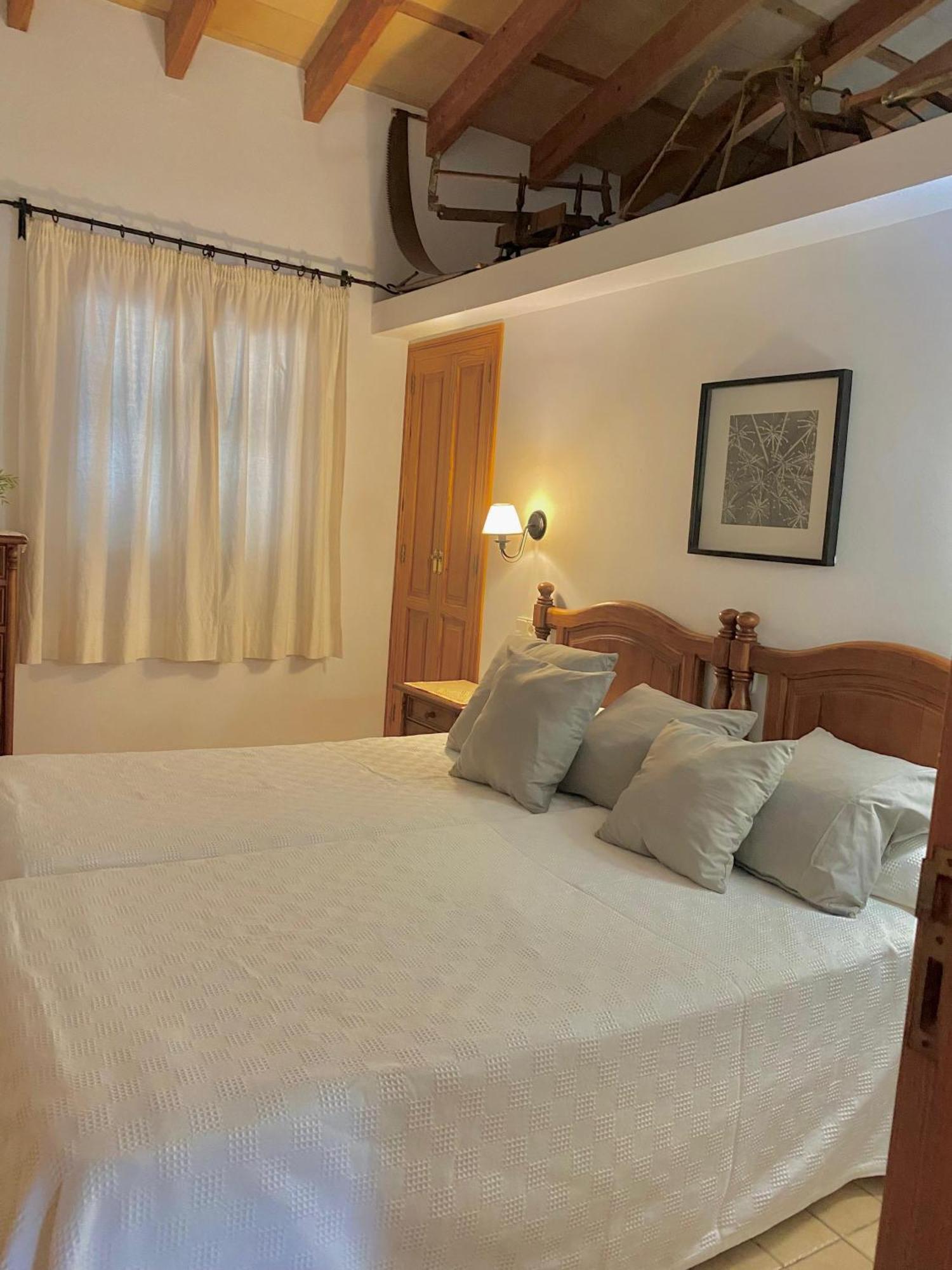 Puerto De Pollensa Villa: Mountain Retreat Near