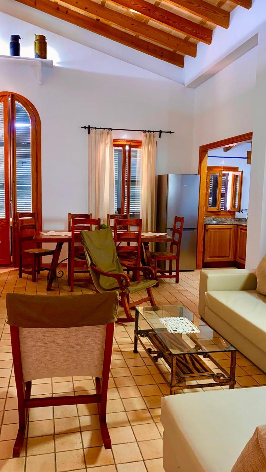 Apartamento Puerto De Pollensa Villa: Mountain Retreat Near Port de Pollença