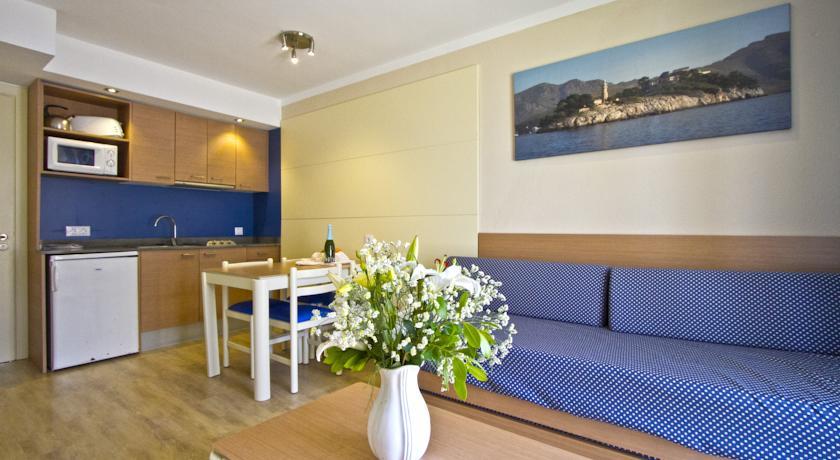 Flora Aparthotel 3*