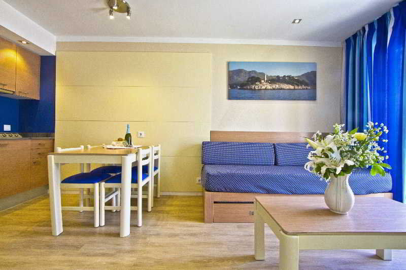 Flora Aparthotel