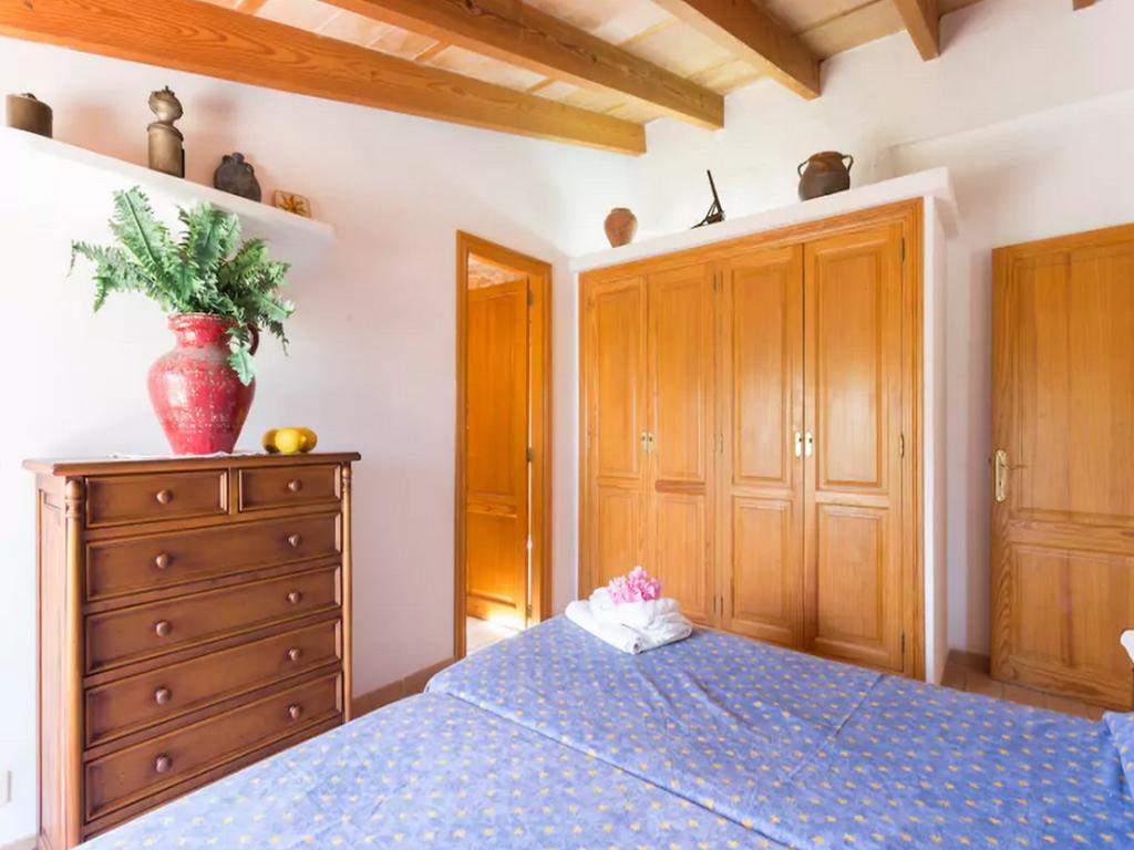Puerto De Pollensa Villa: Mountain Retreat Near Apartamento Port de Pollença