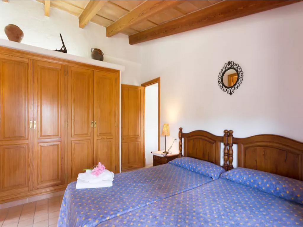 Puerto De Pollensa Villa: Mountain Retreat Near Apartamento Port de Pollença