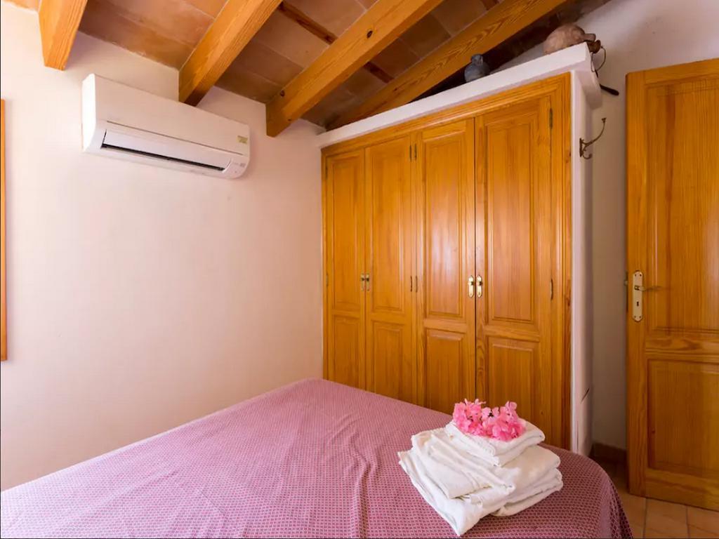 Apartamento Puerto De Pollensa Villa: Mountain Retreat Near