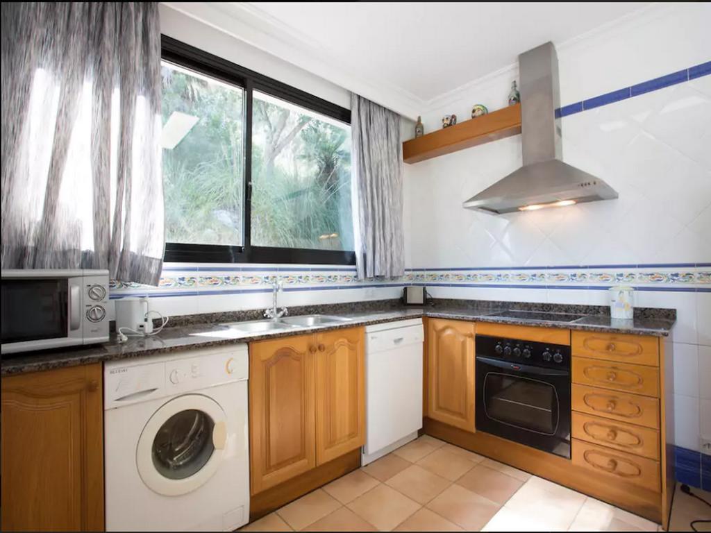 Apartamento Puerto De Pollensa Villa: Mountain Retreat Near Port de Pollença
