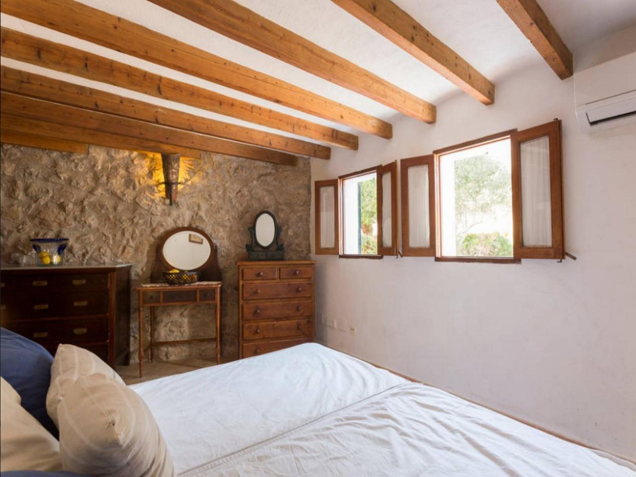 Apartamento Puerto De Pollensa Villa: Mountain Retreat Near Port de Pollença