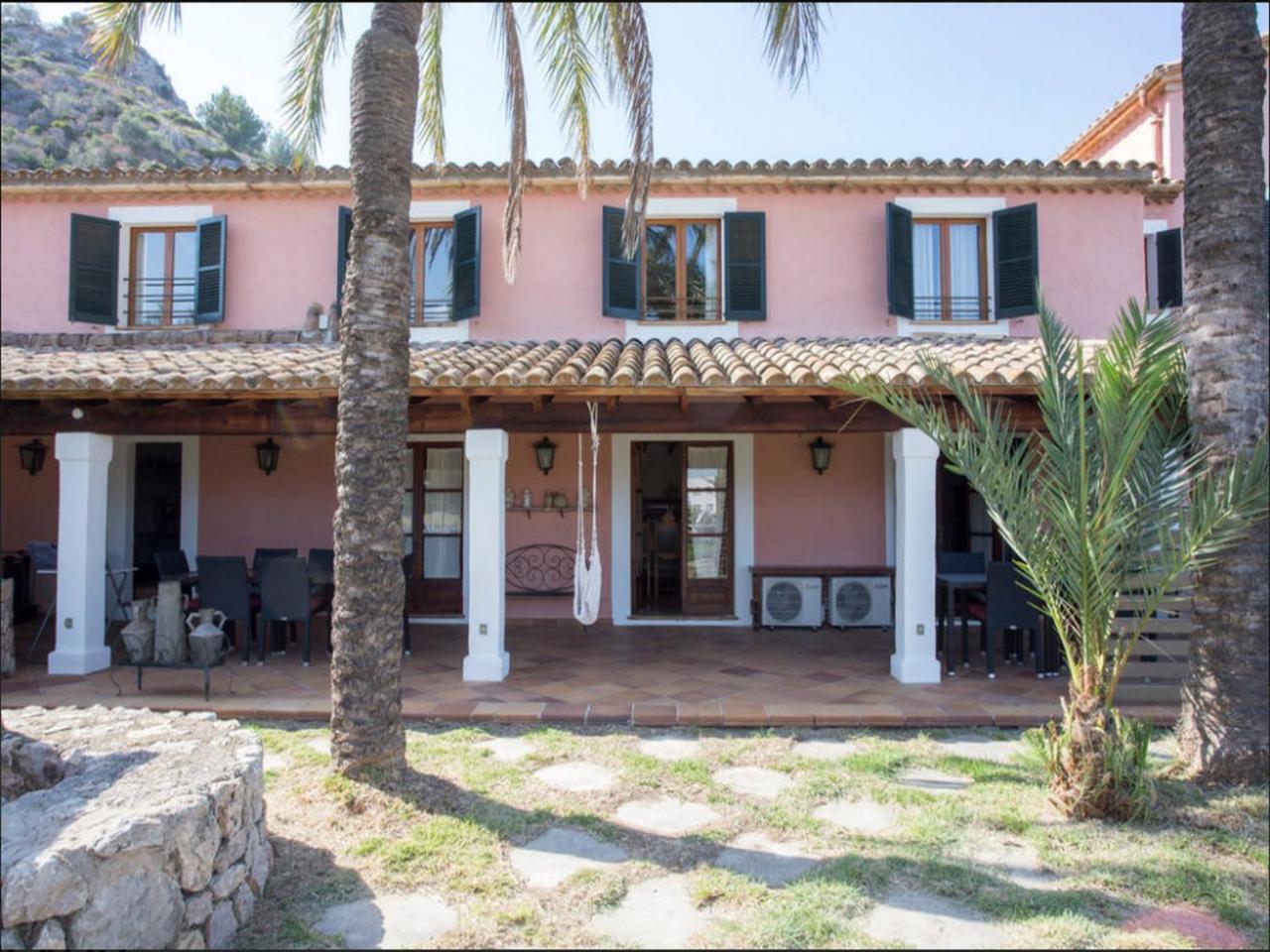 Puerto De Pollensa Villa: Mountain Retreat Near *