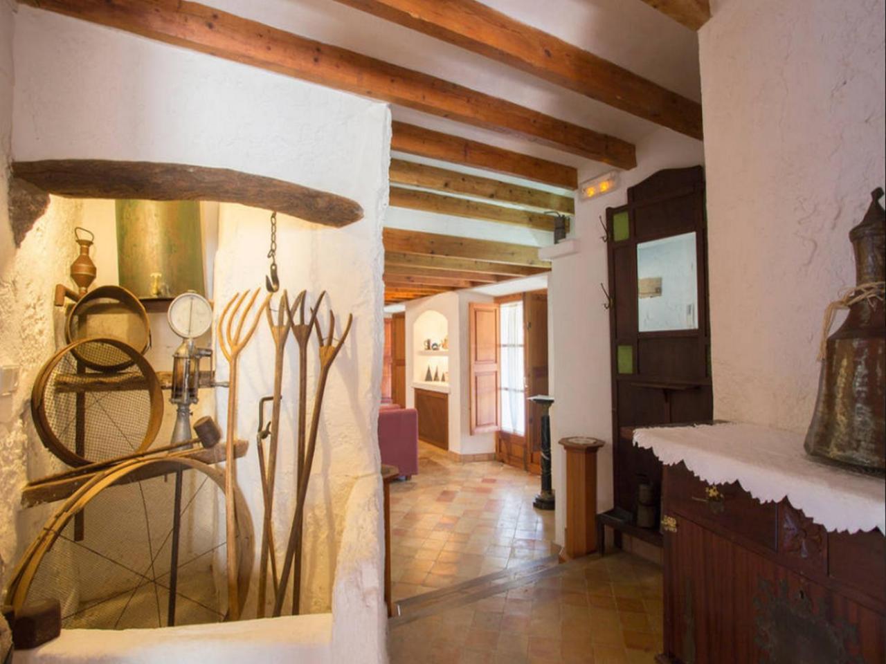 Apartamento Puerto De Pollensa Villa: Mountain Retreat Near Port de Pollença