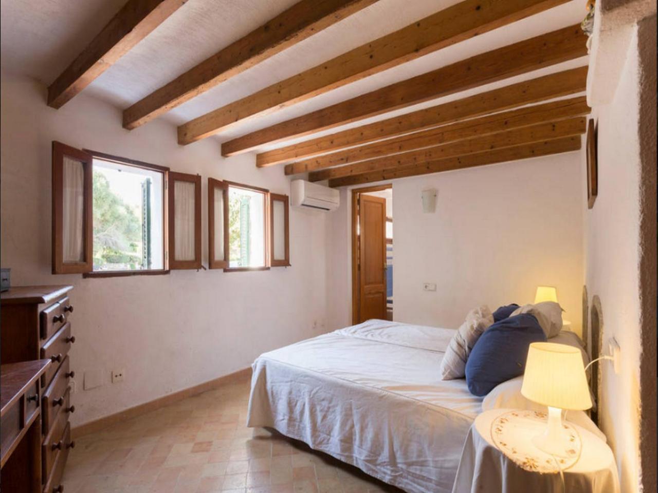 Puerto De Pollensa Villa: Mountain Retreat Near Apartamento Port de Pollença