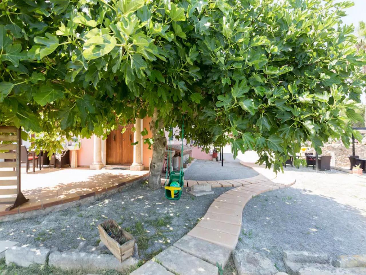 Apartamento Puerto De Pollensa Villa: Mountain Retreat Near Port de Pollença