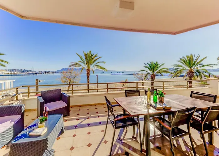 Emma Beachfront Apartment By Sealand Villas