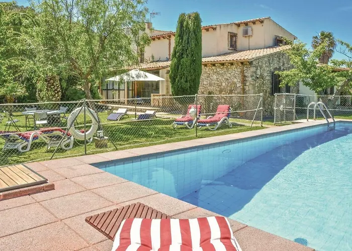 Amazing Home In Puerto De Pollensa With 4 Bedrooms, Private Swimming Pool And Outdoor Swimming Pool