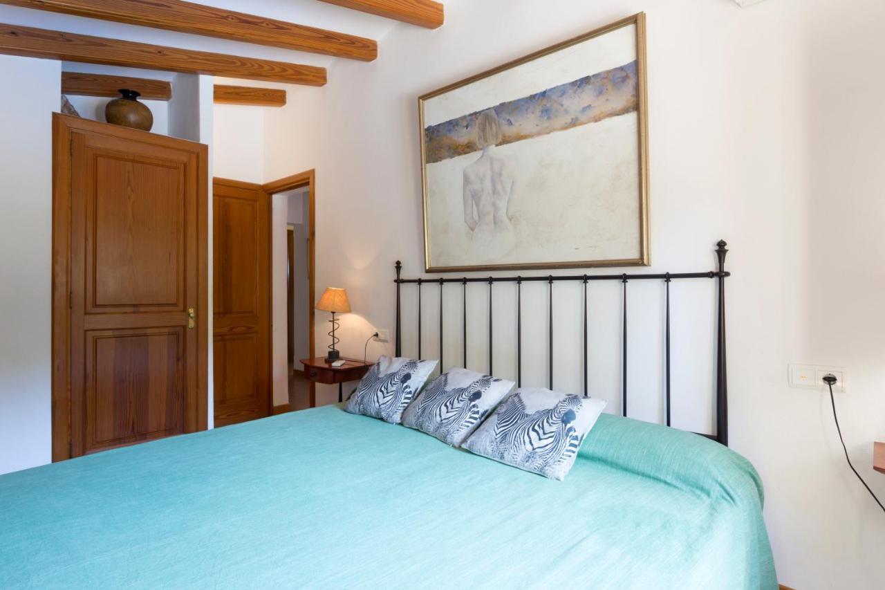Private For Family Groups, Private Mountain Ideal For Runners, Trailers, Hikers, It Is Approximately 3 Minute Walk From The