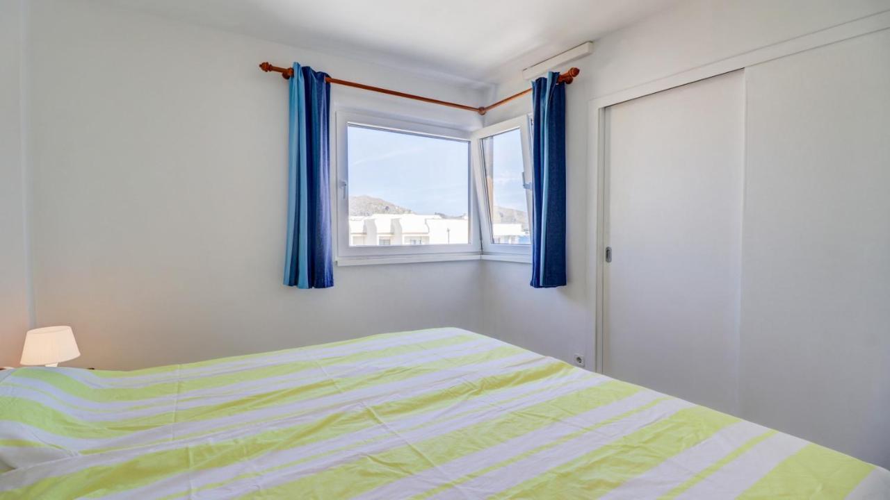Apartment Seaside Oasis: Beachfront 2br With Jacuzzi Terrace Port de Pollenca