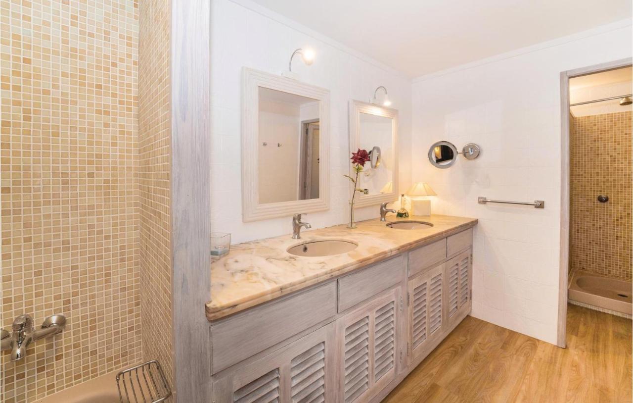 Casa de férias Amazing In Puerto De Pollensa With 4 Bedrooms, Private Swimming Pool And Outdoor Swimming Pool