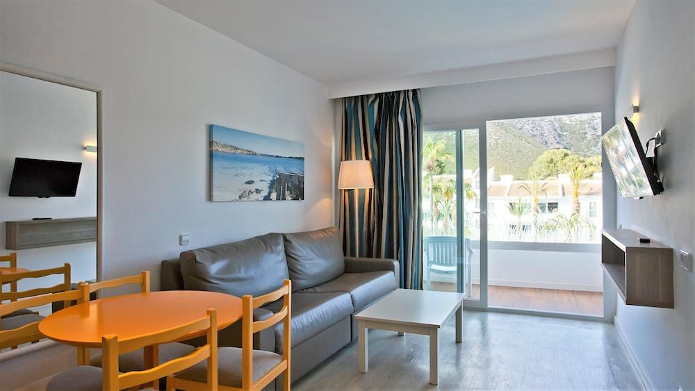 Puerto Azul Hotel 4*