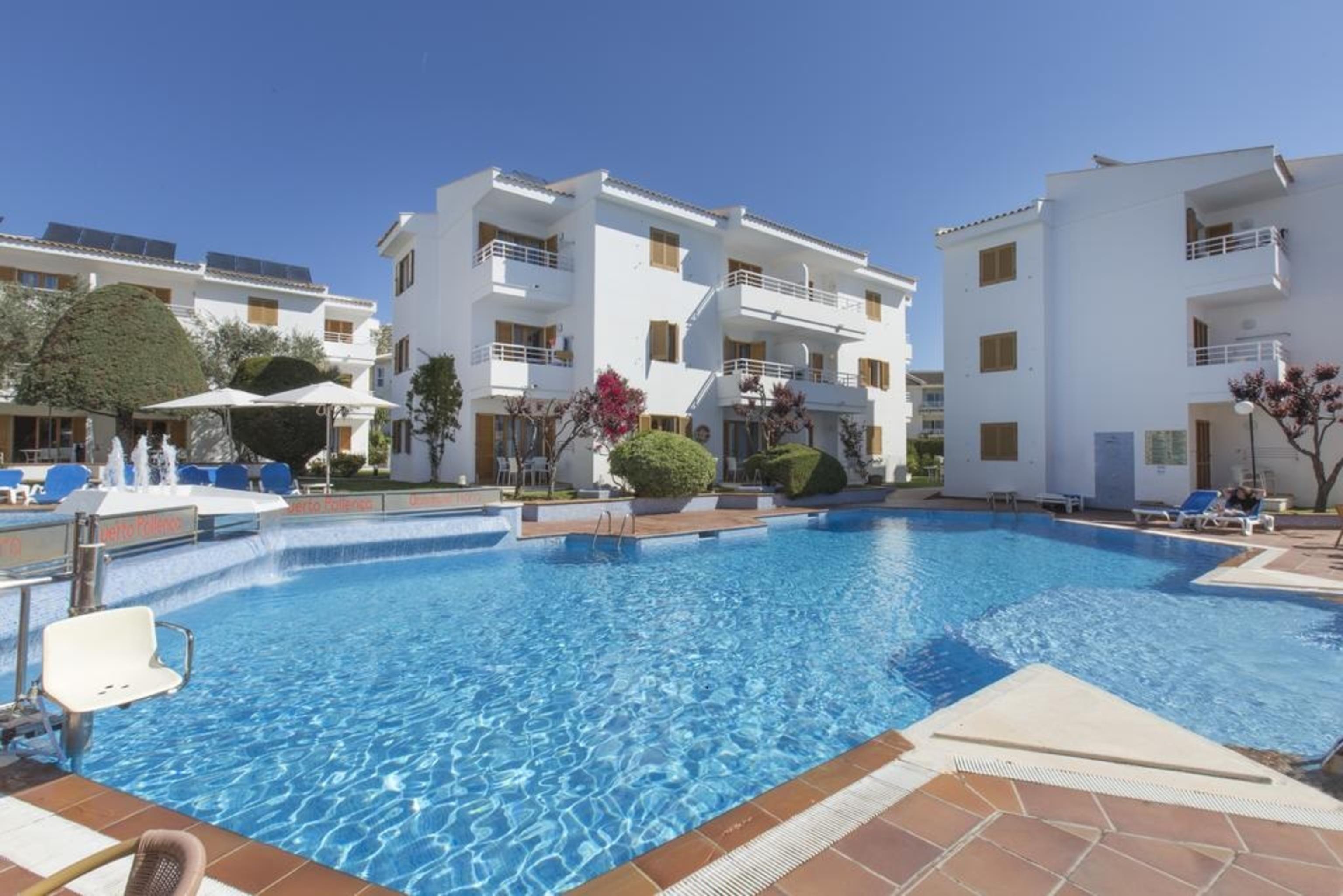 Flora Aparthotel 3*