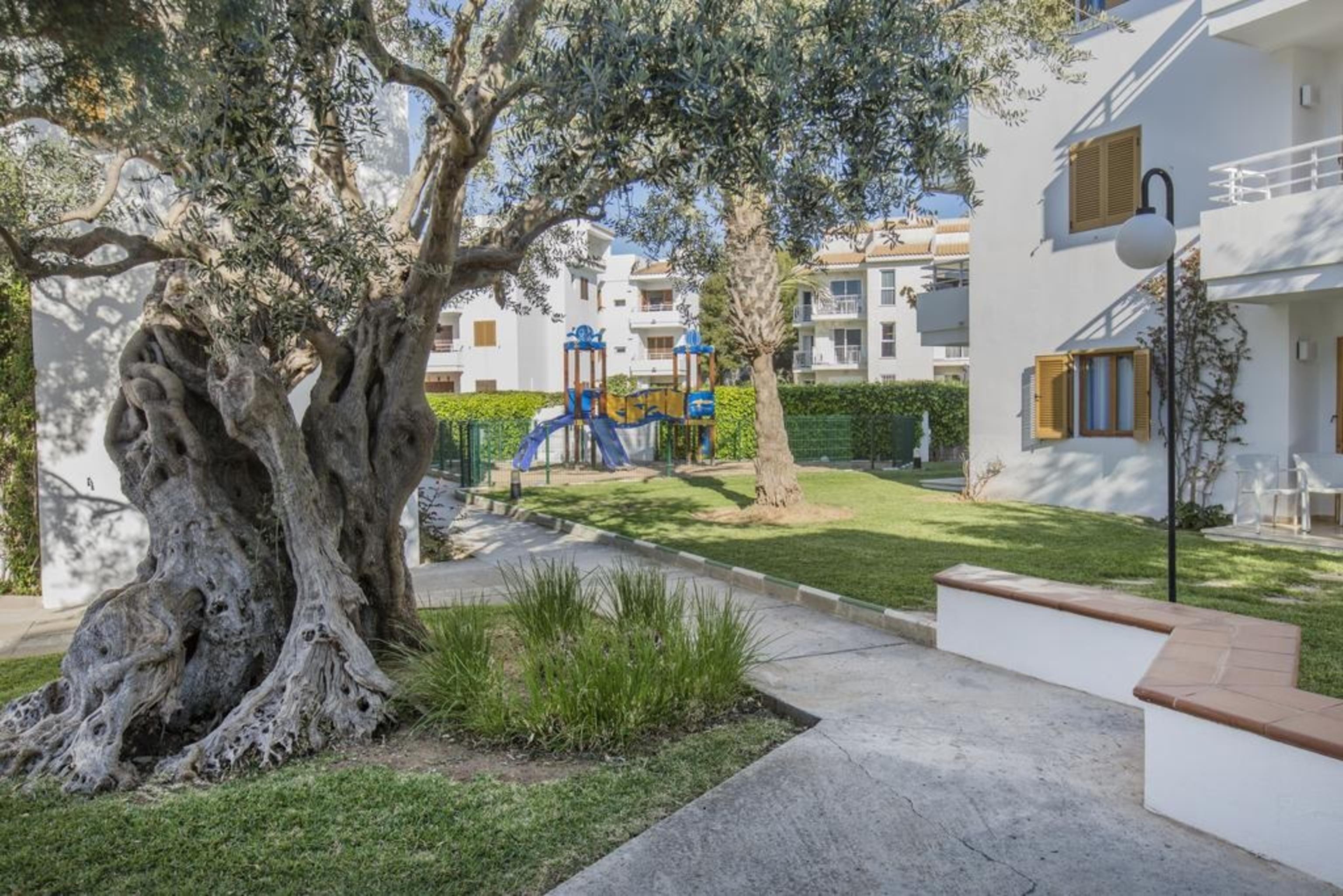 Aparthotel Flora 3*