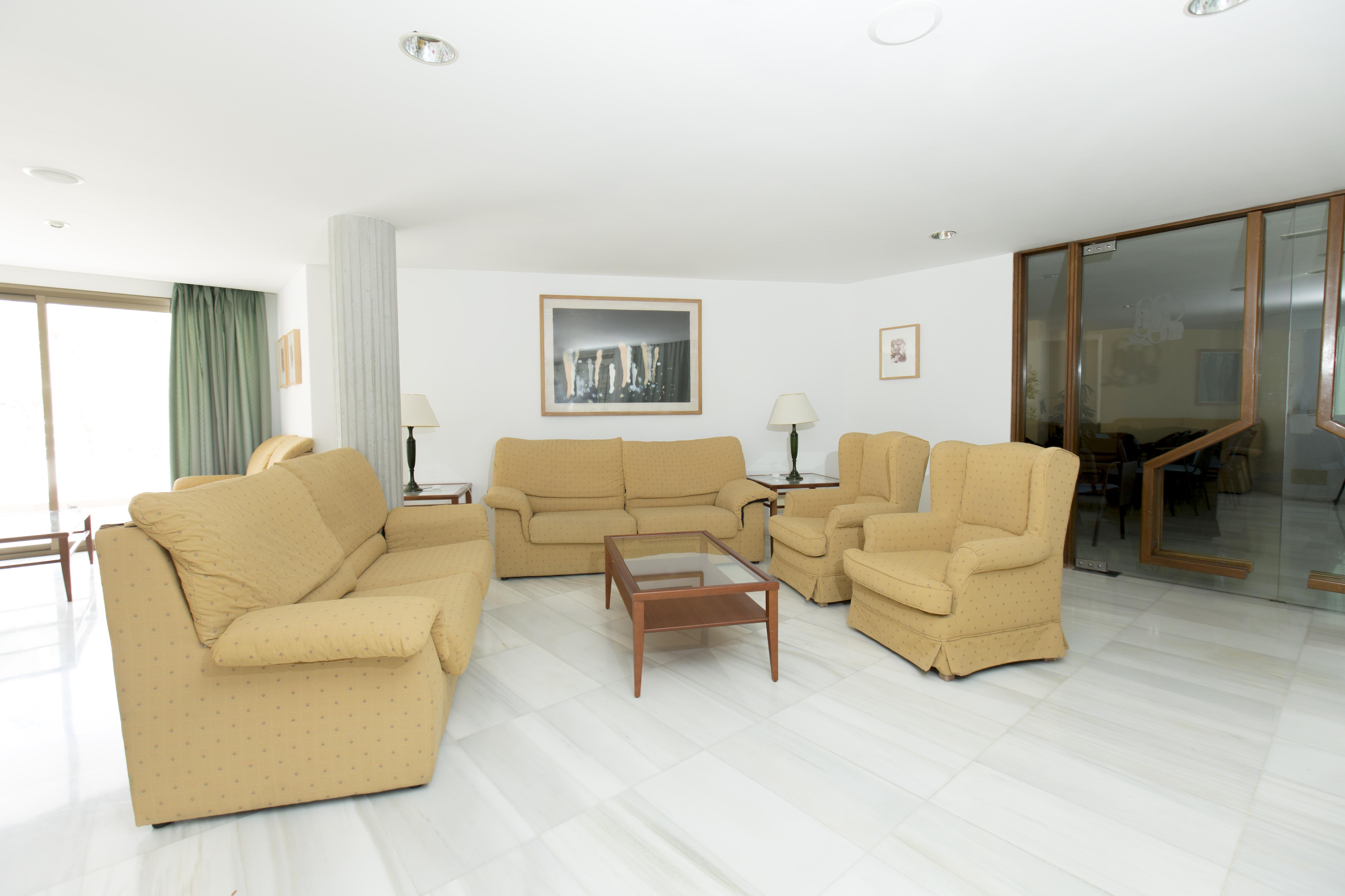 Flora Aparthotel