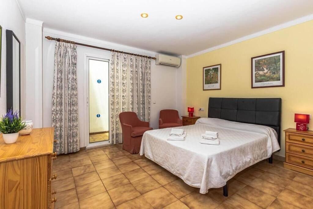 Fabulous With Views In By Renthousing Apartment *