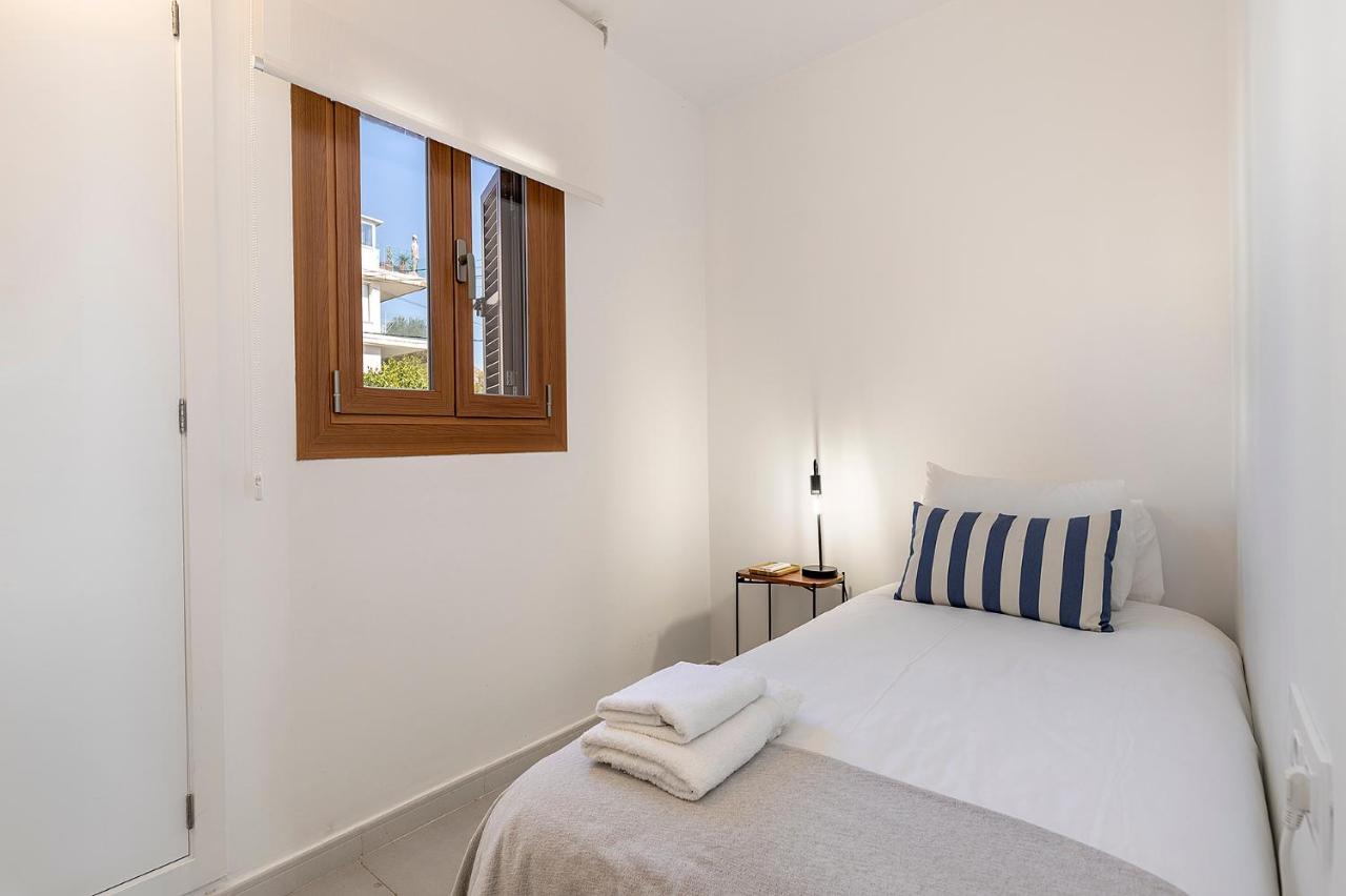 Apartament La Gola Apartment, First-line Beachfront, Newly Refurbished *