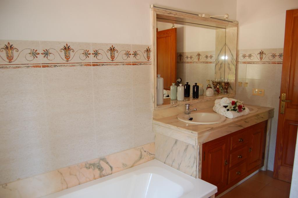 Villa Private For Family Groups, Private Mountain Ideal For Runners, Trailers, Hikers, It Is Approximately 3 Minute Walk From The
