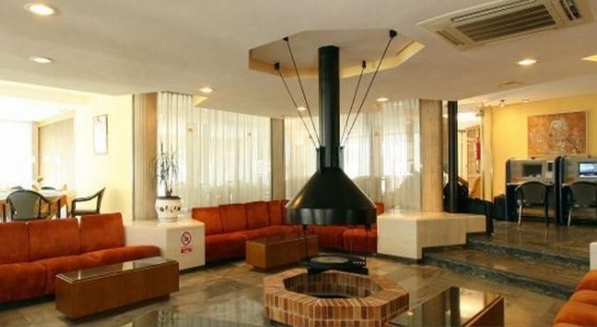 Flora Aparthotel