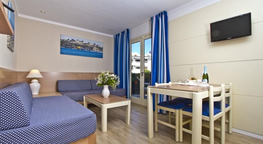 Aparthotel Flora 3*