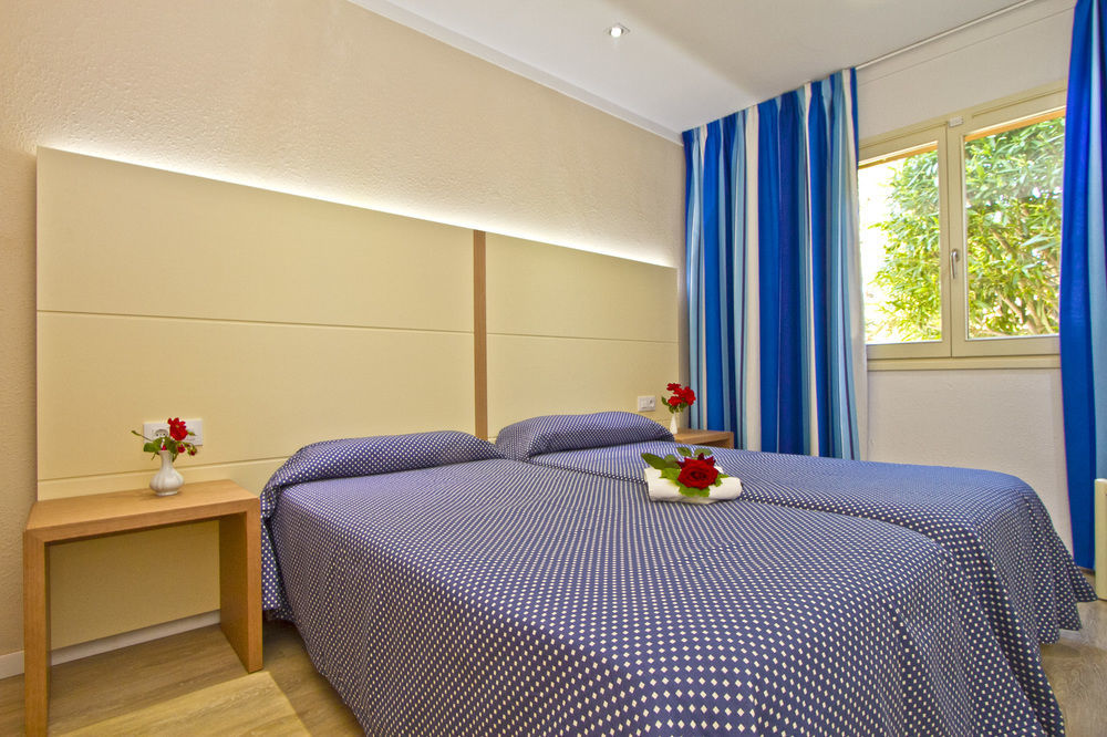 Flora Aparthotel 3*