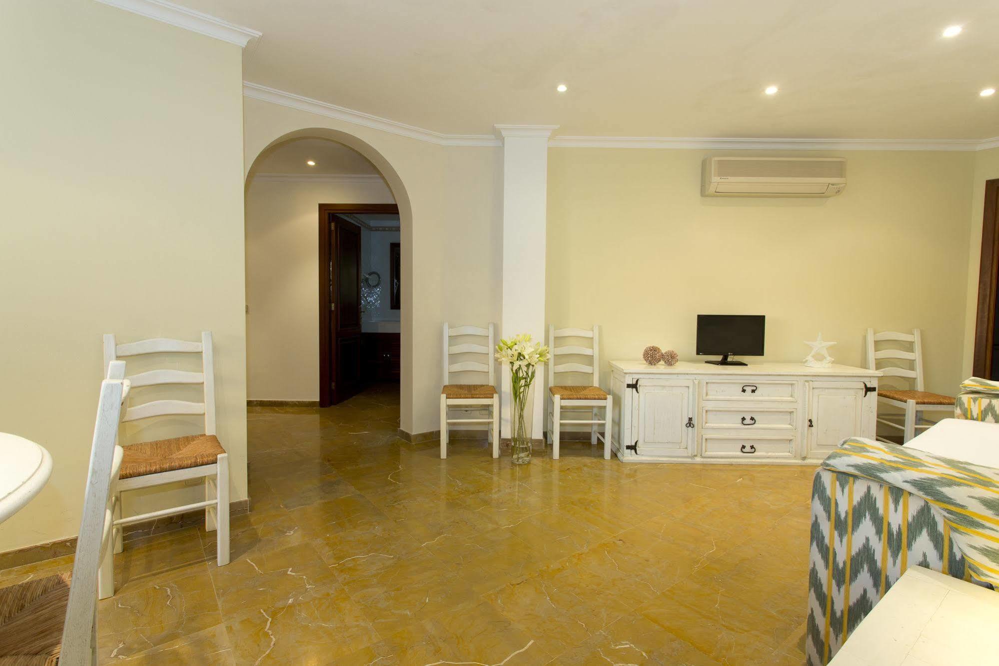 Galeon Apartment