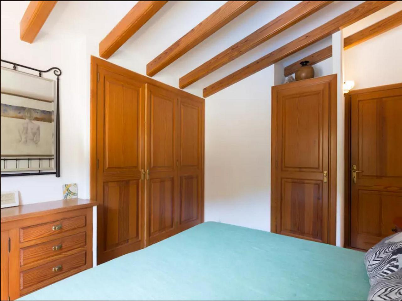 Private For Family Groups, Private Mountain Ideal For Runners, Trailers, Hikers, It Is Approximately 3 Minute Walk From The Villa