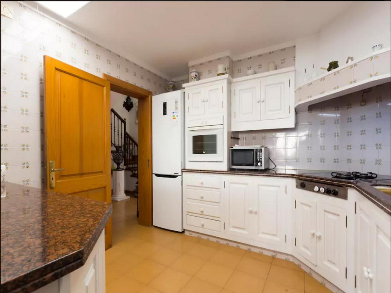 Private For Family Groups, Private Mountain Ideal For Runners, Trailers, Hikers, It Is Approximately 3 Minute Walk From The