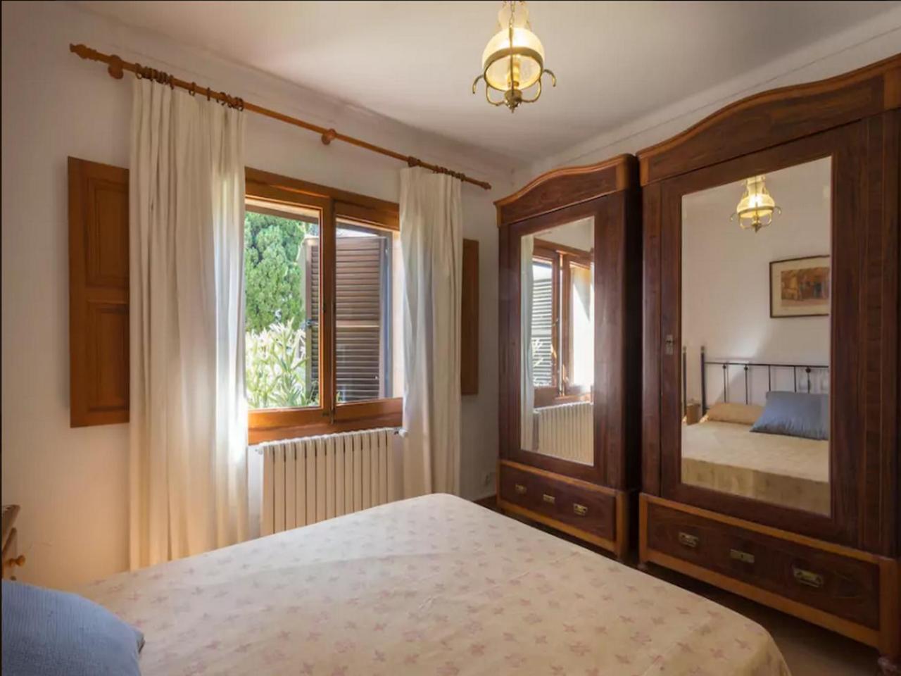 Private For Family Groups, Private Mountain Ideal For Runners, Trailers, Hikers, It Is Approximately 3 Minute Walk From The *