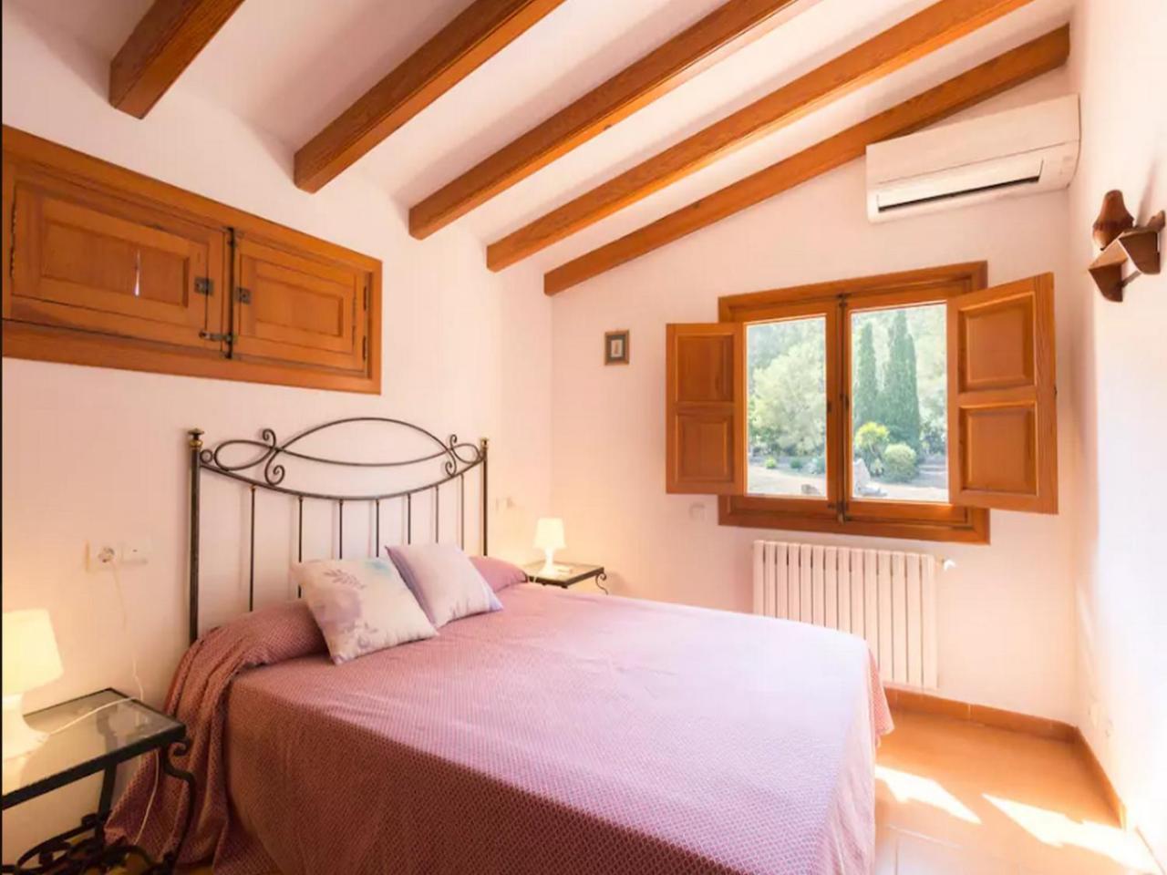 Private For Family Groups, Private Mountain Ideal For Runners, Trailers, Hikers, It Is Approximately 3 Minute Walk From The *