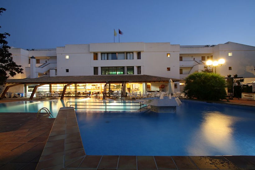 Flora Aparthotel 3*