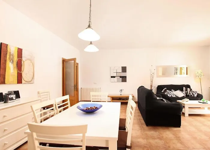 Beautiful Villa For 8 People Close To Pollensa By Renthousing