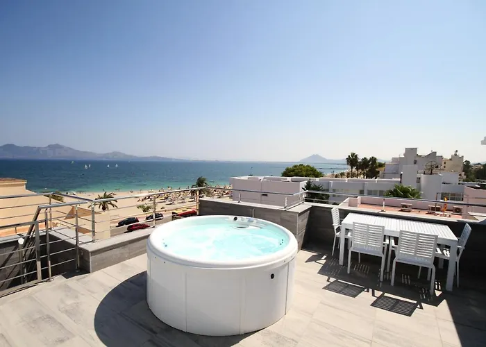 Apartment With Terrace And Jacuzzi In Puerto De Pollenca 120 M²