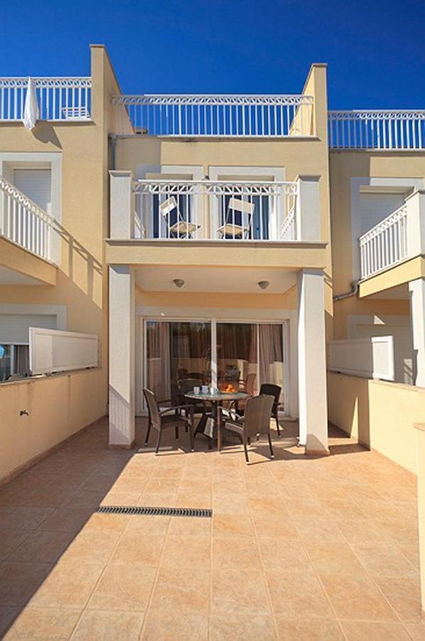 Holiday home Villa: 3-bedroom With Shared Pool And Wi-fi *