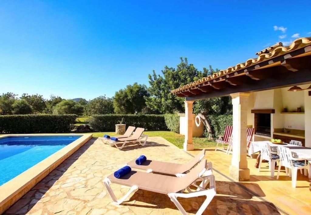 Vilă Cosy For 4 People By Renthousing *