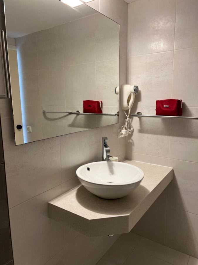 Alexia - Isla - Sunny One Bedroom - Balcony-terrace Apartment