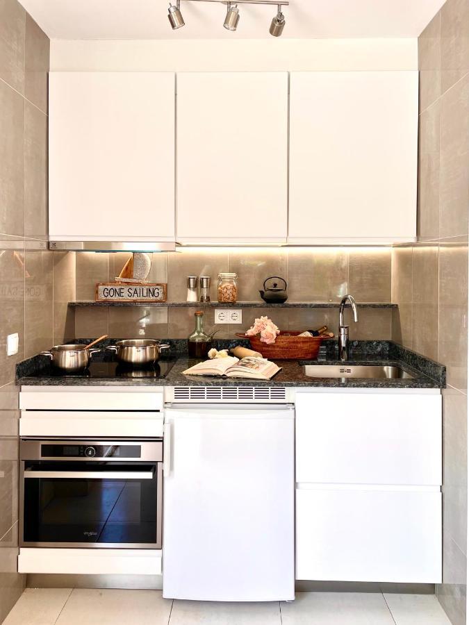 Alexia - Isla - Sunny One Bedroom - Balcony-terrace