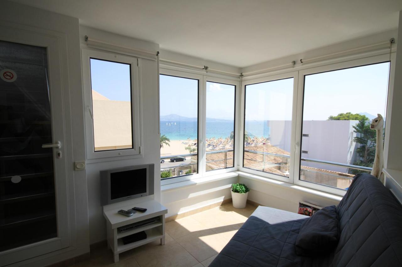 Seaside Jacuzzi Terrace Apartment: Puerto Pollenca Beachfront