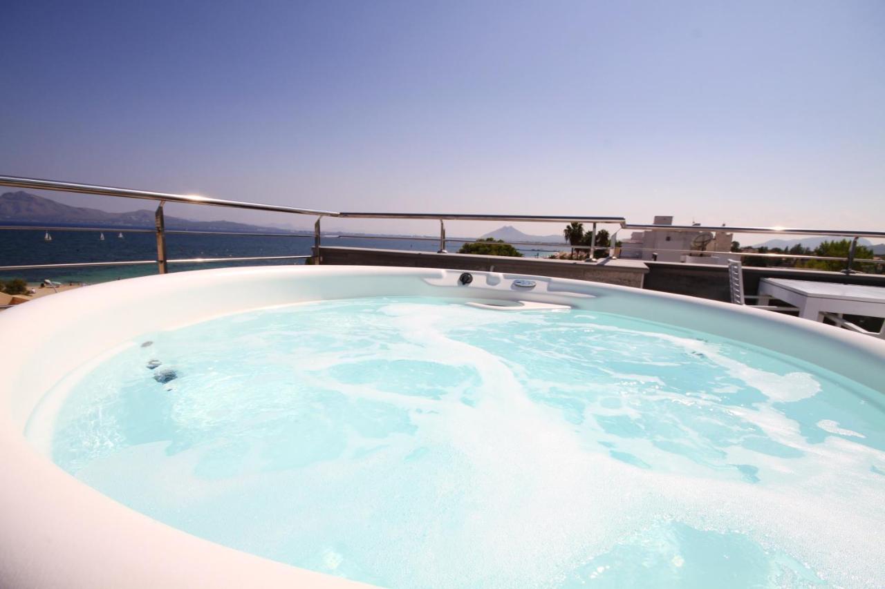 Apartment Seaside Jacuzzi Terrace Apartment: Puerto Pollenca Beachfront *