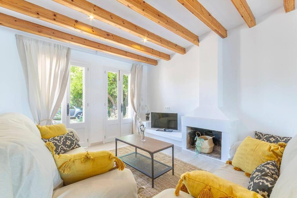 Villa Mallorquin Oasis With Natural Pool 5min From The Port de Pollenca