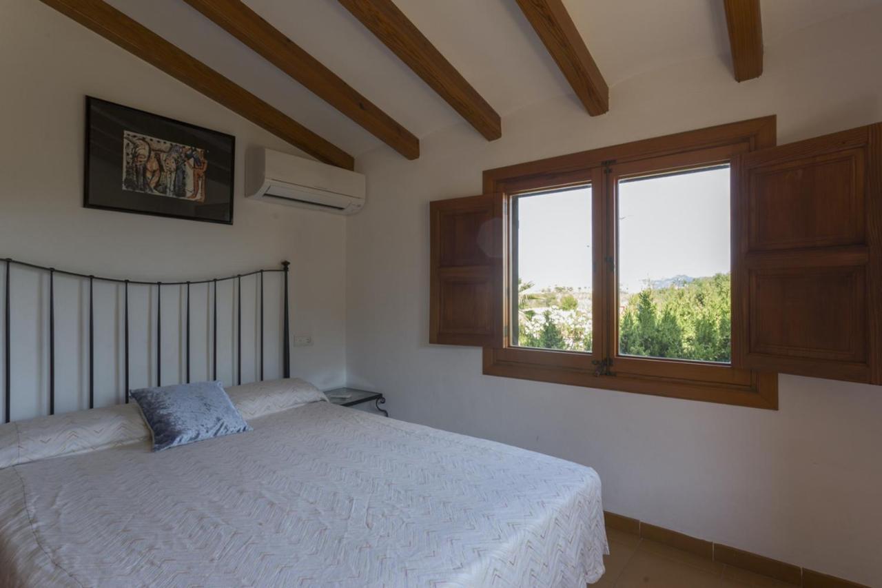 Villa Elegant Villa: Pollenca Poolside Retreat