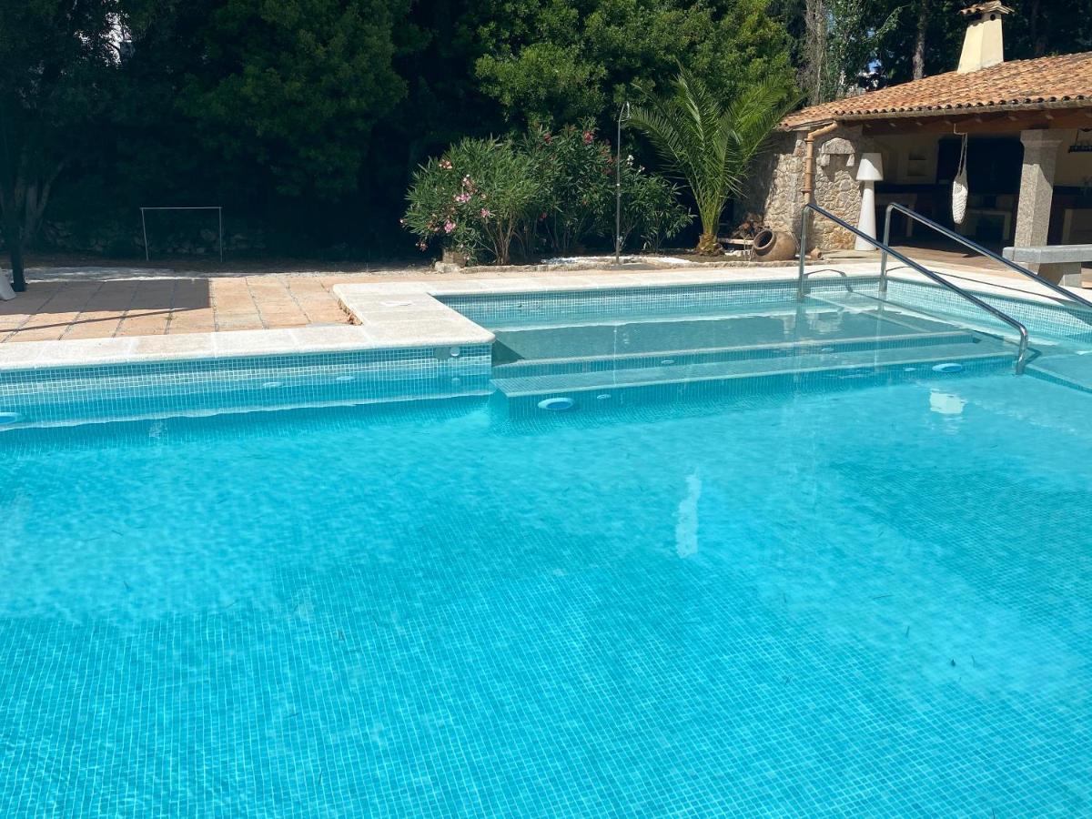 Elegant Villa: Pollenca Poolside Retreat