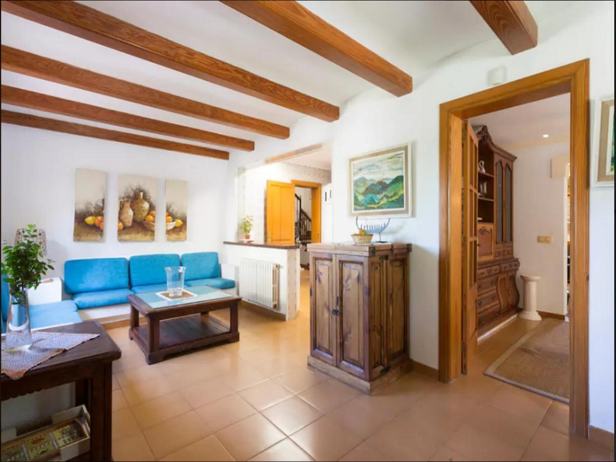 Elegant Villa: Pollenca Poolside Retreat